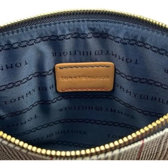 Tommy Hilfiger • Women Wristlet Purse Pouch Blue and White Full Zipper - Picture 3 of 4